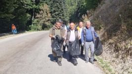 3 KİLOMETREDE 90 POŞET ÇÖP TOPLANDI