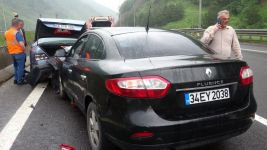 3 OTOMOBİL ÇARPIŞTI, 2 YARALI