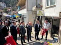 6 BİN TÜRK BAYRAĞI DAĞITTILAR....