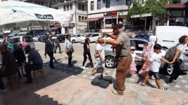 68 YAŞINDA AMA OYNAMADAN DURAMIYOR...