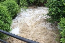 ABANT YOLUNDA DERELER TAŞTI... AMAN DİKKAT!