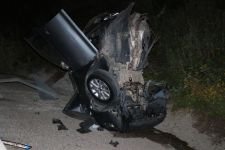 ABANT YOLUNDA KORKUNÇ KAZA, OTOMOBİL İKİYE BÖLÜNDÜ