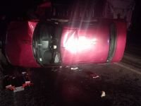 BARİYERLERE ÇARPINCA YAN YATTI