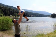 BAYRAM TATİLİNDE GÖLCÜK TABİAT PARKI'NA TATİLCİ AKINI