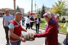 BELEDİYE 10 BİN KANDİL SİMİDİ DAĞITTI