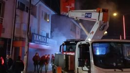 BOLU'DA TEKSTİL ATÖLYESİNDE GECEYİ AYDINLATAN YANGIN