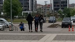BOLU'DA APARTMANDAN AYAKKABI ÇALAN TEYZE-YEĞEN ADLİYEDE...