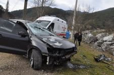 BOLU'DA OTOMOBİL YOLDAN ÇIKTI: 1 YARALI