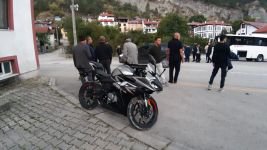 BOLU'DA MİDİBÜSLE ÇARPIŞAN MOTOSİKLETLİ YARALANDI