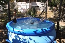 BOLU'DA O KÖYDE DENİZE GİDEMEYEN ÇOCUKLARIN HAVUZ KEYFİ...