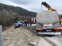 BOLU'DA OTOMOBİL KAMYONA OK GİBİ SAPLANDI