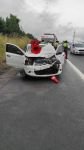 BOLU’DA OTOYOLDA KARAYOLLARI ARACINA ÇARPTI… 3 YARALI