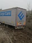 BOLU'DA TIR TOPRAĞA SAPLANDI: 1 YARALI