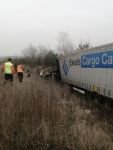 BOLU'DA TIR TOPRAĞA SAPLANDI: 1 YARALI