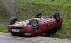 BOLU'DA YOLDAN ÇIKTI, TAKLA ATTI...