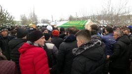 DEPREMDE ÖLEN ÖĞRETİM GÖREVLİSİ, EŞİ VE KIZI BOLU'DA TOPRAĞA VERİLDİ