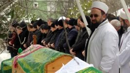 DEPREMDE ÖLEN ÖĞRETİM GÖREVLİSİ, EŞİ VE KIZI BOLU'DA TOPRAĞA VERİLDİ