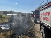 ELEKTRİK KABLOSUNDAN OT YANGINI ÇIKTI...