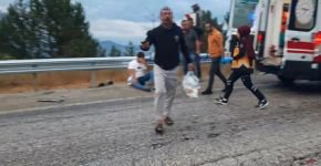 FECİ KAZADA KAFA KAFAYA ÇARPIŞTILAR: 1 YARALI