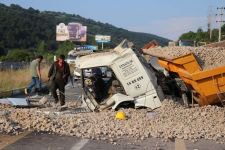 FRENİ PATLAYAN KAMYON DEHŞET SAÇTI