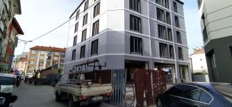 GENÇ KIZ 4.KATTAN ATLADI