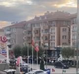 KARŞIYA GEÇMEK İSTEYEN ÇOCUĞA OTOMOBİL ÇARPTI... DURUMU AĞIR...