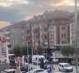KARŞIYA GEÇMEK İSTEYEN ÇOCUĞA OTOMOBİL ÇARPTI... DURUMU AĞIR...