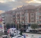 KARŞIYA GEÇMEK İSTEYEN ÇOCUĞA OTOMOBİL ÇARPTI... DURUMU AĞIR...