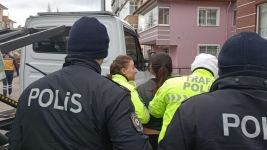 KAZA YAPTI KENDİNİ ARACA KİLİTLEDİ....