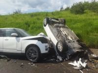 LÜKS CİPE ÇARPAN OTOMOBİL TERS DÖNDÜ.... 3 KİŞİ YARALANDI