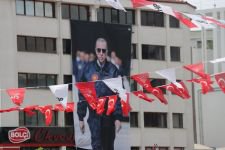 MİTİNG ALANINDA DİKKAT ÇEKEN FOTOĞRAF