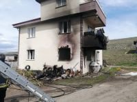 2 KATLI EV ALEVLER İÇERİSİNDE KALDI...