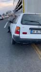 OTOMOBİL TIR'A OK GİBİ SAPLANDI