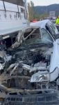 OTOMOBİL TIR'A OK GİBİ SAPLANDI