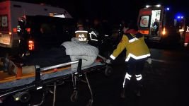 OTOYOLDA 4 ARAÇ ÇARPIŞTI: 2 ÖLÜ, 7 YARALI