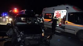 OTOYOLDA 4 ARAÇ ÇARPIŞTI: 2 ÖLÜ, 7 YARALI