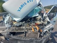 OTOYOLUN BOLU GEÇİŞİNDE KAMYONET, TIRIN DORSESİNE OK GİBİ SAPLANDI: 1 YARALI