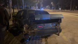 PARK HALİNDEKİ OTOMOBİLE ÇARPTI, OLAY YERİNDEN KAÇMAYA ÇALIŞTI