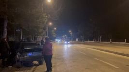 PARK HALİNDEKİ OTOMOBİLE ÇARPTI, OLAY YERİNDEN KAÇMAYA ÇALIŞTI