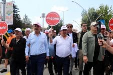 TANJU ÖZCAN'IN YÜRÜYÜŞÜ COŞKULU BAŞLADI..