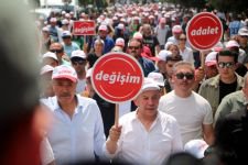 TANJU ÖZCAN'IN YÜRÜYÜŞÜ COŞKULU BAŞLADI..