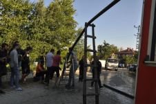 YANGINDA KÖYLÜLER SEFERBER OLDU, 3 KİŞİ EVDEN KURTARILDI