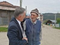 YAŞAR YÜCEER KÖY KÖY GEZİYOR