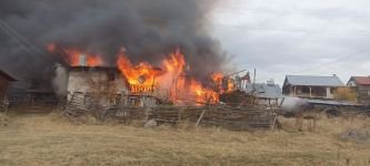 YAYLADA AHŞAP EVLER ALEV ALEV YANDI