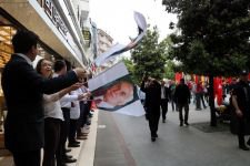 YÜZLERCE KİŞİ İZZET BAYSAL İÇİN YÜRÜDÜ