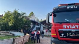 2 KATLI EVİN ÜST KATI ALEV ALEV  YANDI