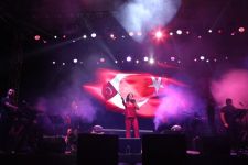 30 AĞUSTOS BOLU’DA COŞKUYLA KUTLANDI... BENGÜ KONSERİNDE VATANDAŞLAR DOYASIYA EĞLENDİ