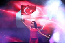 30 AĞUSTOS BOLU’DA COŞKUYLA KUTLANDI... BENGÜ KONSERİNDE VATANDAŞLAR DOYASIYA EĞLENDİ