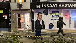 AK PARTİ İL BİNASI ÖNÜNDE BOMBA PANİĞİ: ŞÜPHELİ PAKET FÜNYE İLE PATLATILDI