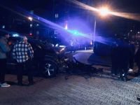 AKILLARA DURGUNLUK VEREN KAZA... OTOMOBİLLE ÇARPIŞTI DEVRİLDİ... 2 YARALI